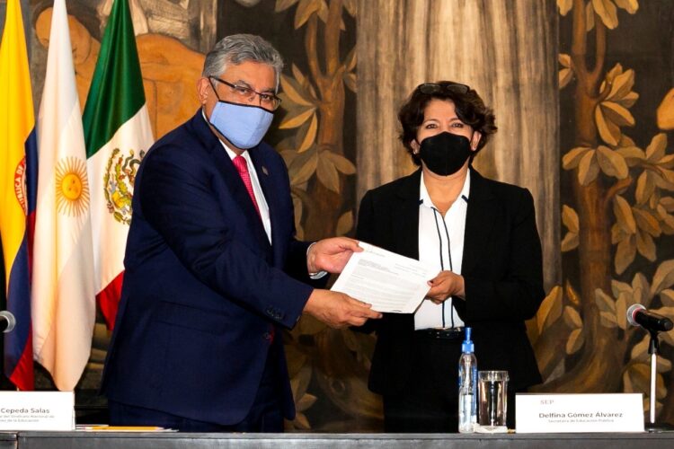 Acuerdan SEP y SNTE alza salarial del 3.9% a trabajadores de la educación