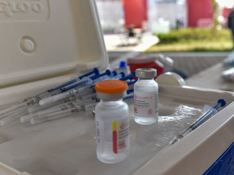 En próximas semanas llegarán 34 millones de vacunas contra covid a México