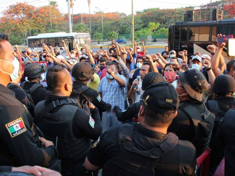 Detienen a 95 normalistas de Chiapas por pandillerismo y robo con violencia