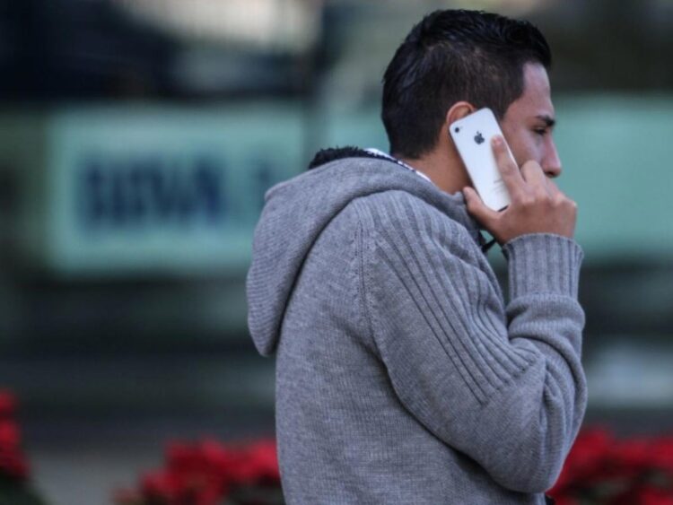 Impugna Presidencia las suspensiones a padrón de telefonía móvil