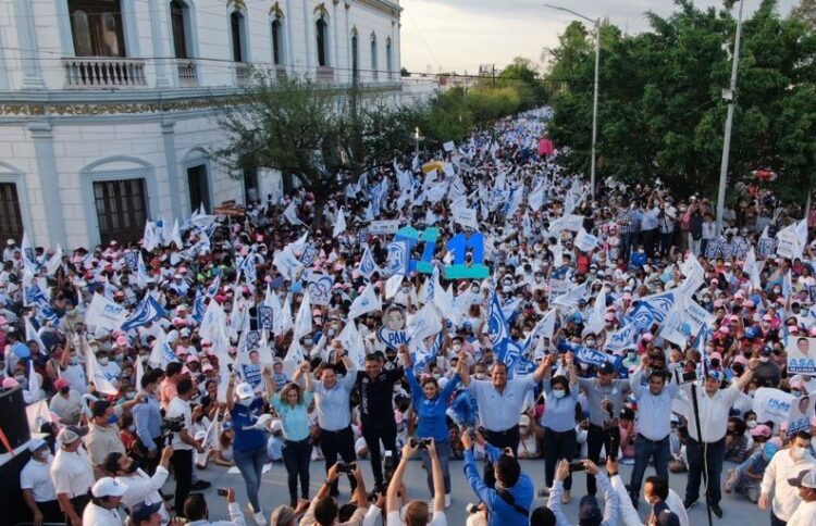 Realizan candidatos del PAN una “Caminata por la Victoria” 