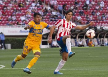 Chivas y Tigres empatan 0-0 aseguran su lugar en el repechaje