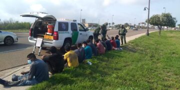 Encuentran indocumentados en remolque abandonado en McAllen.