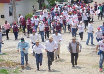 Recorre Gattás sector habitacional Azteca de Victoria