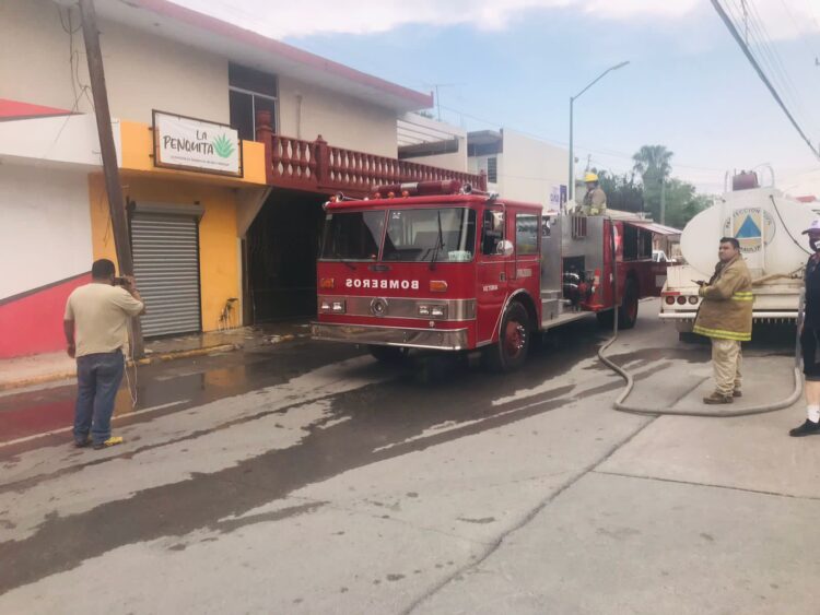 Explota tanque de gas resultando un menor y un adulto quemados