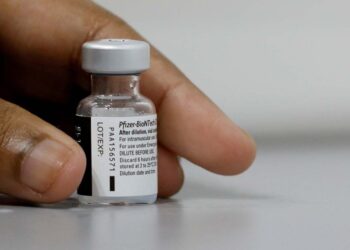 Dos vacunas covid son eficaces contra variante india, dicen Reino Unido