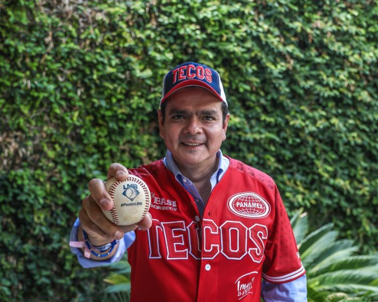 Celebran Rivas y aficionados playball de Tecos en La Junta