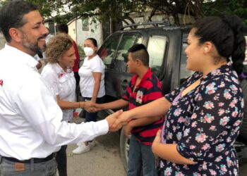 Se quejan victorenses de malos gobiernos del PAN: Montoya