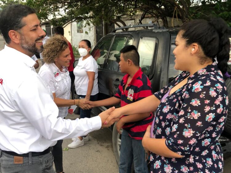 Se quejan victorenses de malos gobiernos del PAN: Montoya