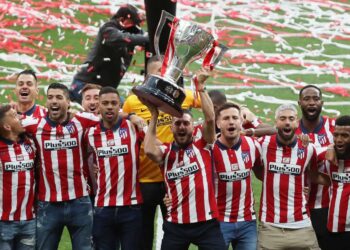 Atlético levanta el trofeo como campeón de La Liga Española