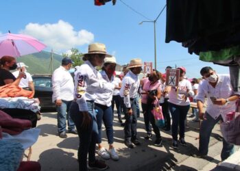 Tianguistas de la Estudiantil comprometen votos con Gattás en Victoria
