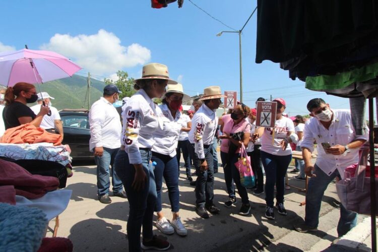 Tianguistas de la Estudiantil comprometen votos con Gattás en Victoria