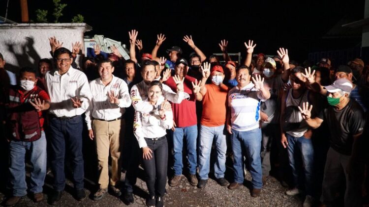 Personal de limpieza va con Gattás a “limpiar el cochinero” en Victoria