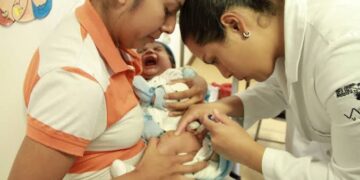 Realiza Salud campaña de vacunación a menores