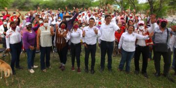 Recibe Gattás apoyo en cinco ejidos de Victoria