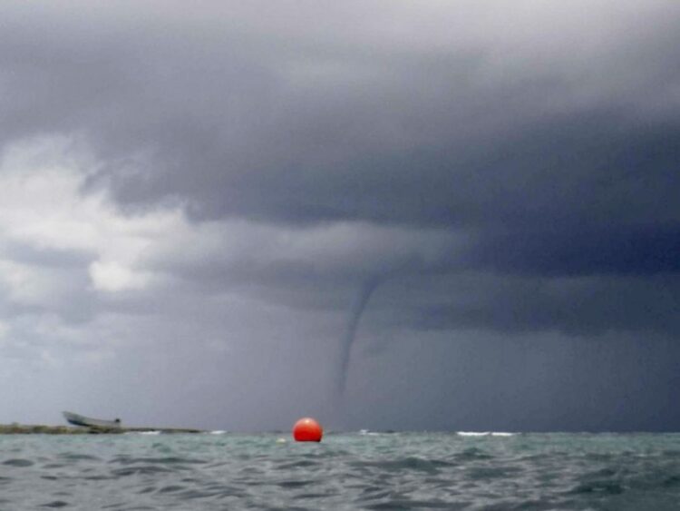 Tromba hunden 20 lanchas y 10 kayaks en la presa El Cuchillo, Nuevo León