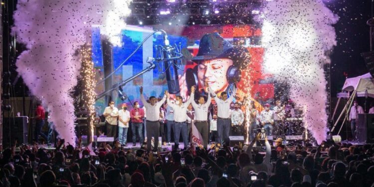 Encabeza Gattás magno cierre de campaña en Victoria con Kumbia Kings