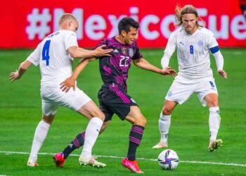 Con 2 goles de ‘Chucky’ el TRI de México gana a Islandia