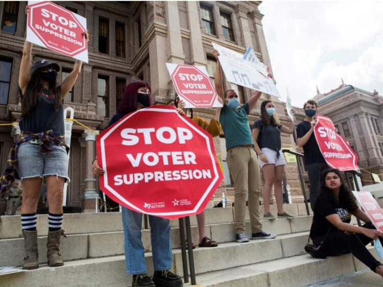 Frenan demócratas polémica ley electoral en Texas