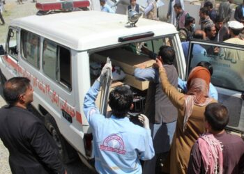 Explosión cerca de escuela deja al menos 25 muertos en Afganistán