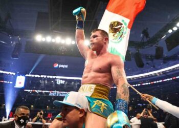 “Canelo” Alvarez termina con el invicto de Billy Joe Saunders