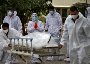 Sobrepasa India 4 mil muertos diarios por covid-19