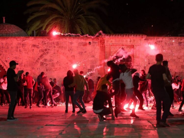 Más de 200 heridos en enfrentamientos en Jerusalén 