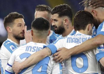 ‘Chucky’ Lozano entró y a los tres minutos anotó