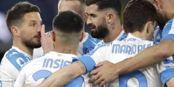 ‘Chucky’ Lozano entró y a los tres minutos anotó