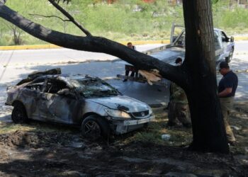 Tres heridos al caer auto a San Marcos e incendiarse