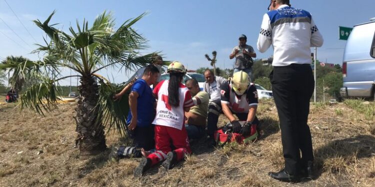 Tres heridos al caer auto a San Marcos e incendiarse