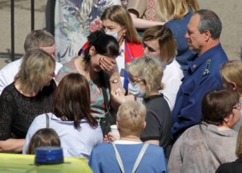 Suman 9 muertos en Rusia por tiroteo en escuela