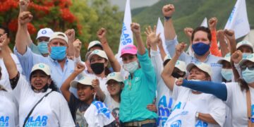 Mayor calidad en servicios públicos, propone Pilar