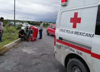 Se lesiona empleado tras caer de motocicleta
