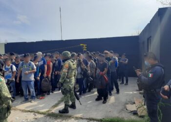 Liberan a 110 migrantes en Díaz Ordaz