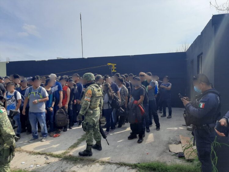 Liberan a 110 migrantes en Díaz Ordaz