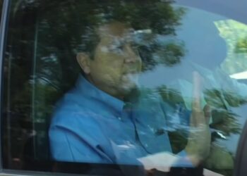 Cabeza de Vaca reaparece, sale de Casa Tamaulipas