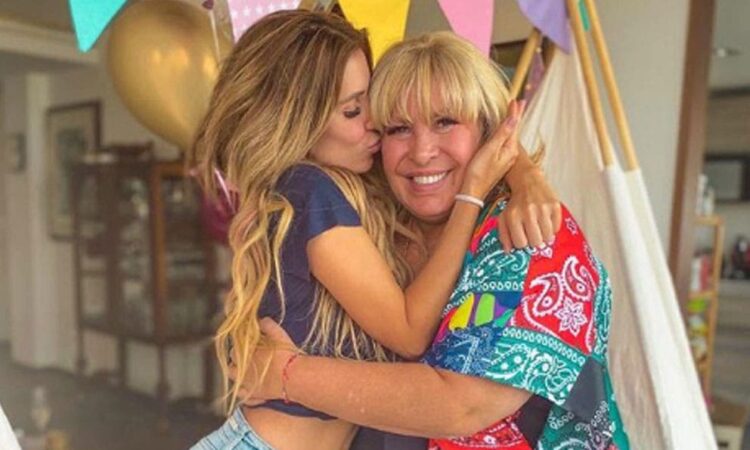 La Conductora Andrea Escalona recuerda a su mamá Magda Rodríguez