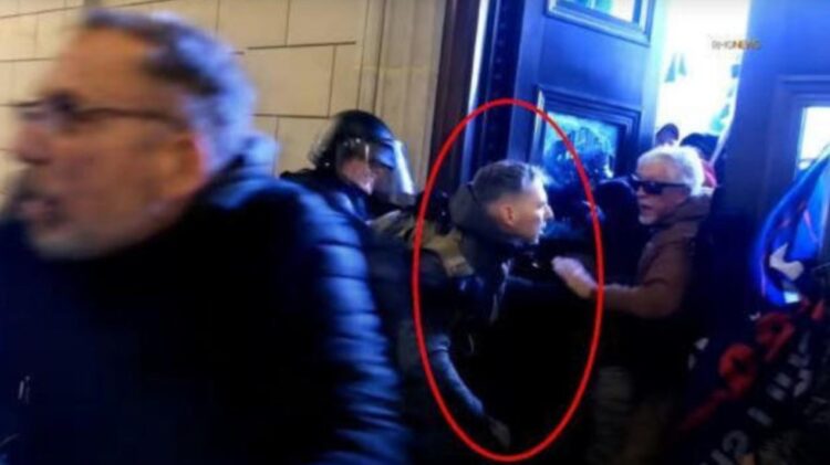 Detienen a marine en activo por asalto al Capitolio de Estados Unidos