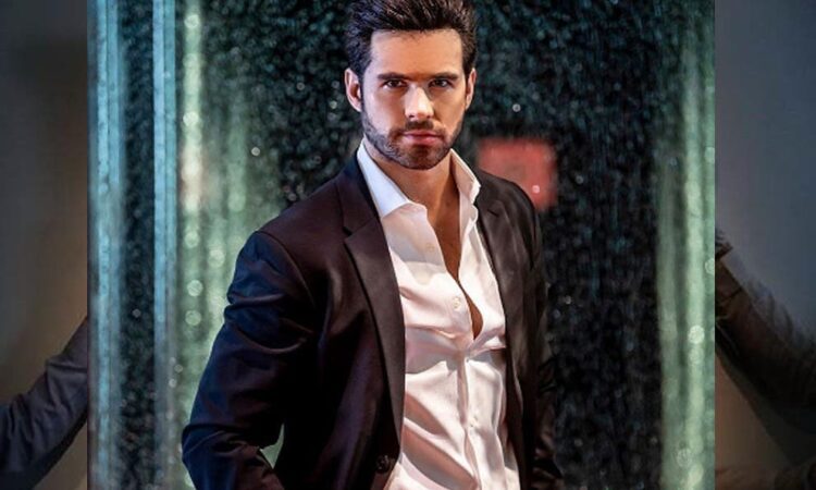 Eleazar Gómez regresa a su trabajo como modelo