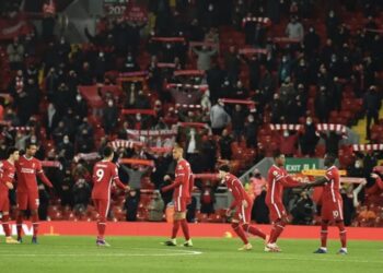 Premier League reabrirá al público local en las últimas jornadas