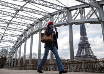 Francia mantiene estable pandemia de COVID