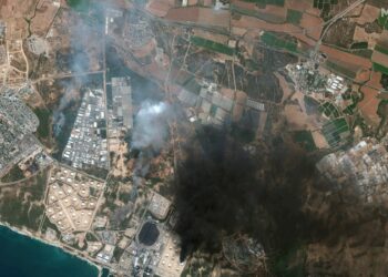 El ejército de Israel inicia ataques por tierra y aire en la Franja de Gaza