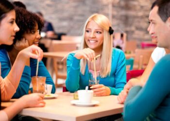 ¿Cómo conocer a personas nuevas? Sitios y consejos útiles