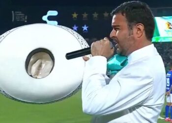 Pablo Montero cambia la letra del Himno Nacional en la final de la Liga Mx