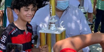 Premian a campeones de fútbol en Casas Blancas 