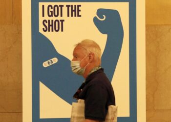 Nueva York extiende programa piloto de vacunación contra COVID-19 en el metro