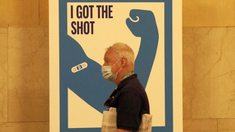 Nueva York extiende programa piloto de vacunación contra COVID-19 en el metro