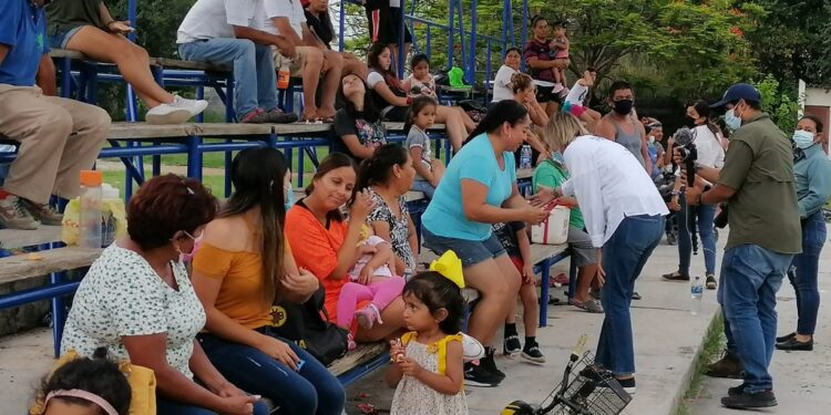 Premia Pilar Gómez a campeonas de fútbol femenil: “Nosotras también”
