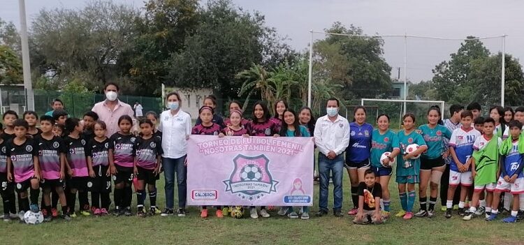 Premia Pilar Gómez a campeonas de fútbol femenil: “Nosotras también”